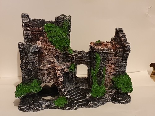 Medium sized aquarium castle - medium,