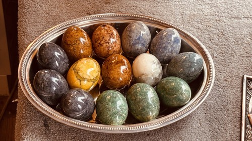 Marble eggs - marble, eggs.