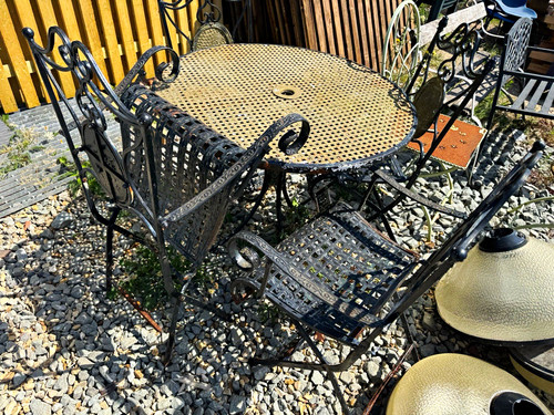 Metal patio dining - patio, round