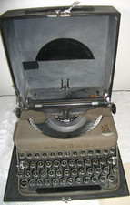 VINTAGE IMPERIAL TYPEWRITER in CASE-  THE GOOD COMPANION MODEL ' T ' c.1930'S