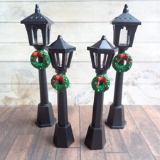 1:12 Dolls House Miniature: 1/2pcs Christmas Wreath Street Lamp Post Light