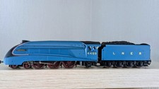 HORNBY LNER CLASS A4 'GADWELL' STEAM LOCOMOTIVE
