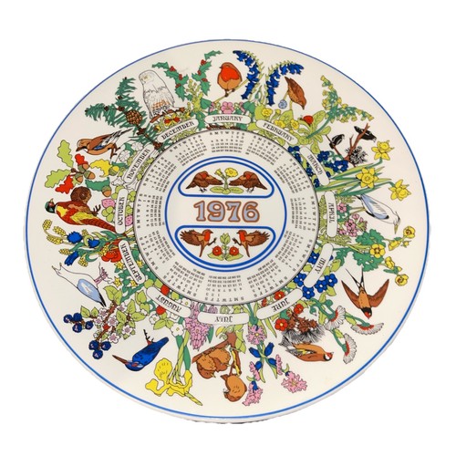 1976 wedgwood calendar - wedgwood, plate