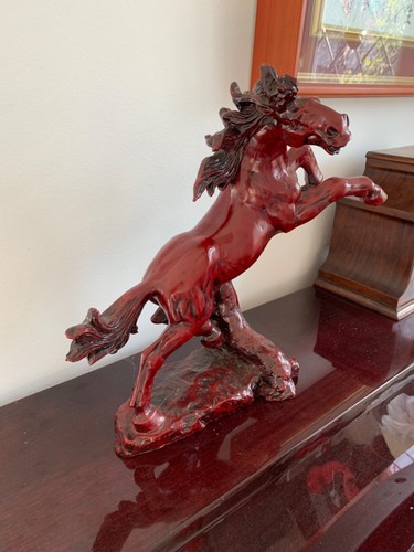 Large resin horse sculpture - large,