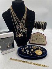 JOB LOT x 31 VINTAGE & MODERN GOLD TONE AND DIAMOND COSTUME JEWELLERY