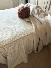 VINTAGE DOUBLE BEDSPREAD VALANCE BOBBLE JACQUARD STYLE CHAMPAGNE/PALE BLUE VGC