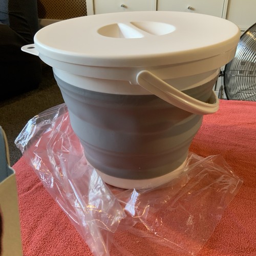 Collapsible bucket with - collapsible,