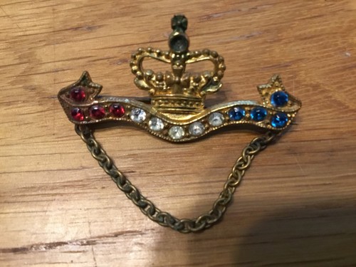Vintage crown brooch