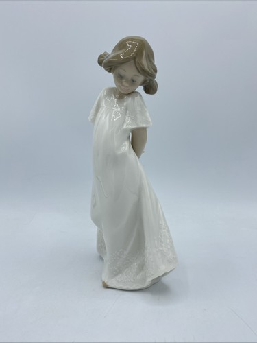 Nao lladro shy girl - lladro,