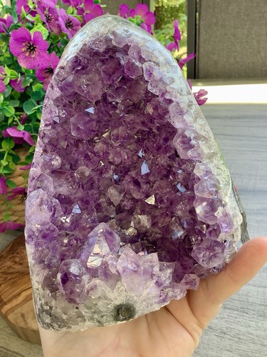 Large amethyst cut - amethyst, base