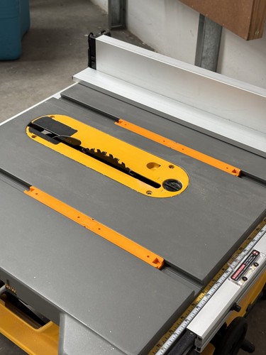 Mitre slot guide for the