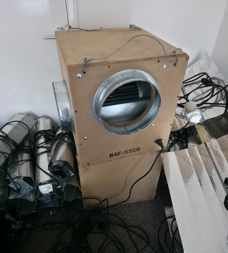 Large commercial hydroponic - large,