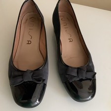 Unisa Navy Patent & Suede Shoes Size 5