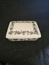 Stunning Wedgwood stratford green Ivy Pattern Etruria Barlaston trinket dish lid