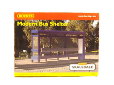 Hornby R8681 Modern Bus Shelter (OO Gauge) Boxed