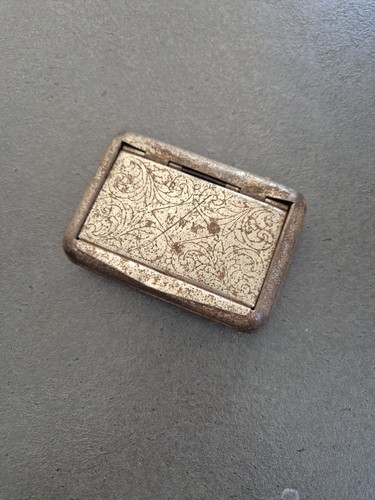 Small vintage tobacco tin - small,