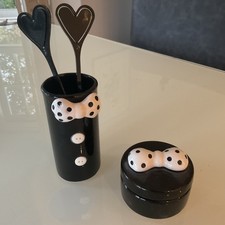 VINTAGE BLACK & WHITE DRESSING