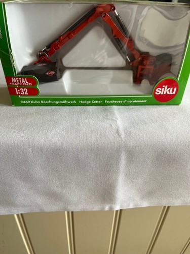 Siku hedge cutter - hedge, in
