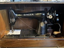 Antique Singer Hand Crank Sewing Machine - Y5017197 (C.1920s) - With Wooden Case