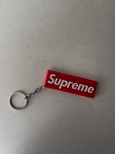 Supreme box logo keychain - supreme,