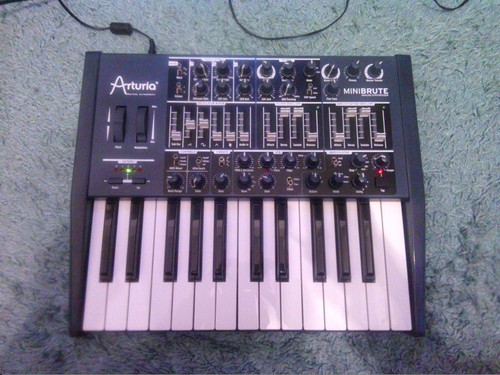 Arturia minibrute mk1 analogue - mk1,