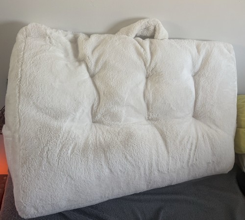 Thai triangle cushion - triangle,