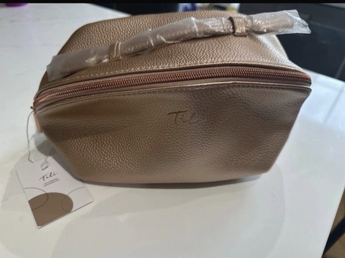 Bnwt tili rose gold flat - bnwt,