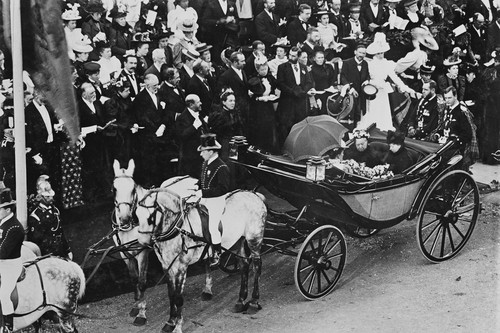 Queen victoria with princess - queen,