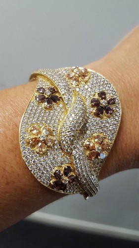 Exquisite solid 18ct - solid,