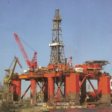 1:400 Semi Submersible Oil Rig