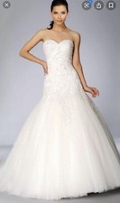 Wedding Dress: Mark Lesley