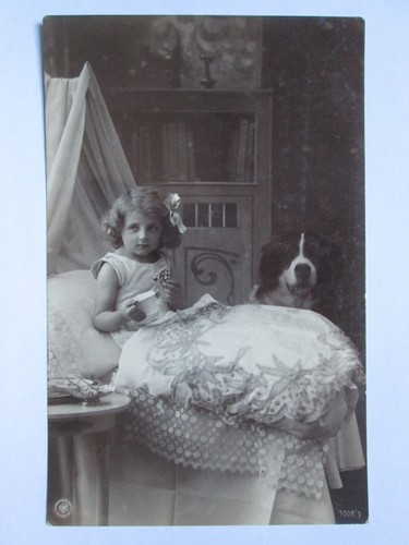 Little girl bed dog real - little,