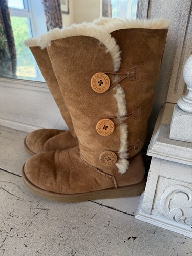Ladies ugg bailey button - w,
