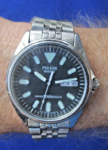 Pulsar quartz gent watch - quartz,