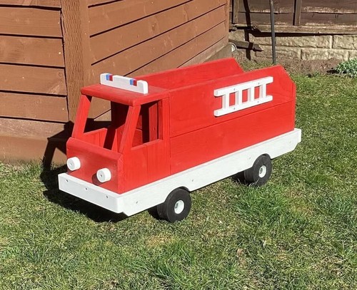 Fire engine garden planter - engine,