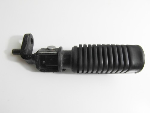 Footrest holder detent front