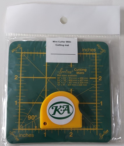 Mini cutting mat with - cutting, cutter