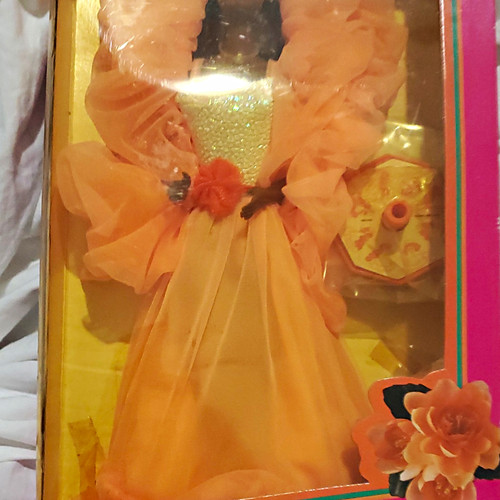 Mattel peaches cream barbie - mattel,