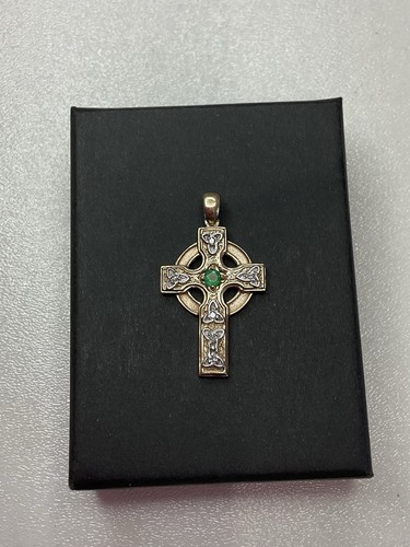 9ct gold emerald diamond - 9ct,