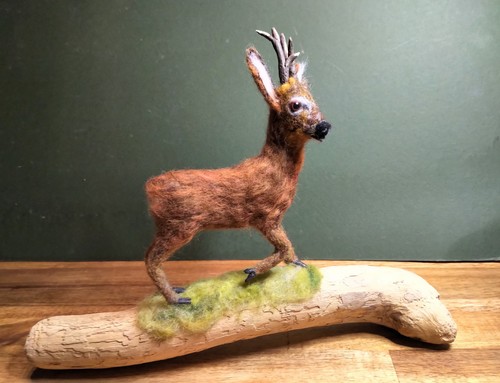 Felted roe deer needle - deer,,
