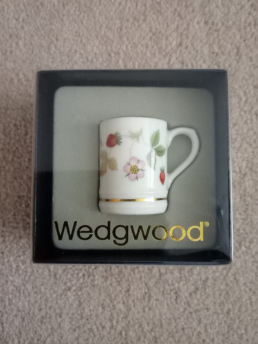 Wedgwood wild strawberry - -,