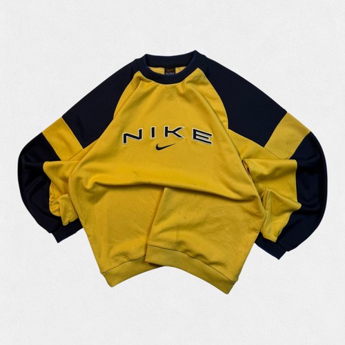 Vintage 90s nike - 90s, out
