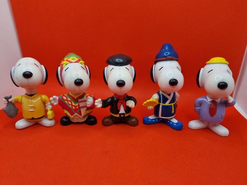 Snoopy world tour figure - snoopy,