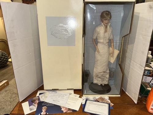 New franklin mint diana - new,