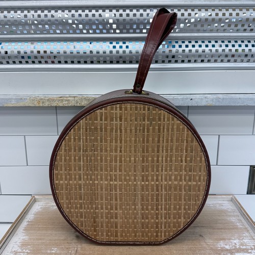 Pyramid travel mates - pyramid, rattan