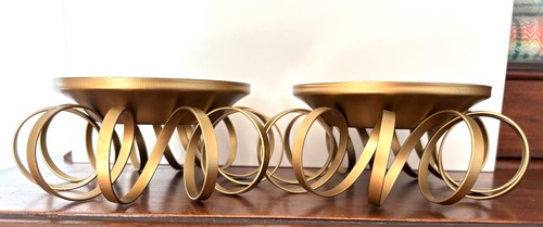 Yellow metal pillar - yellow,