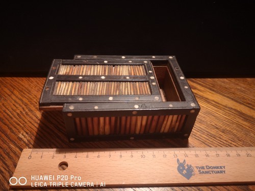 Small porcupine quill - small, box
