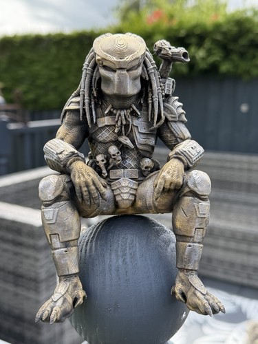 Predator sculpture room - predator,