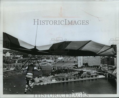 Press photo hang glider - press,