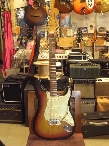 Fender stratocaster used - stratocaster,